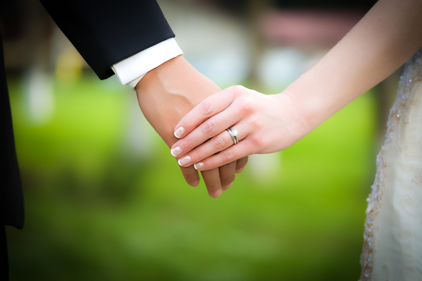 wedding photo of hands rings